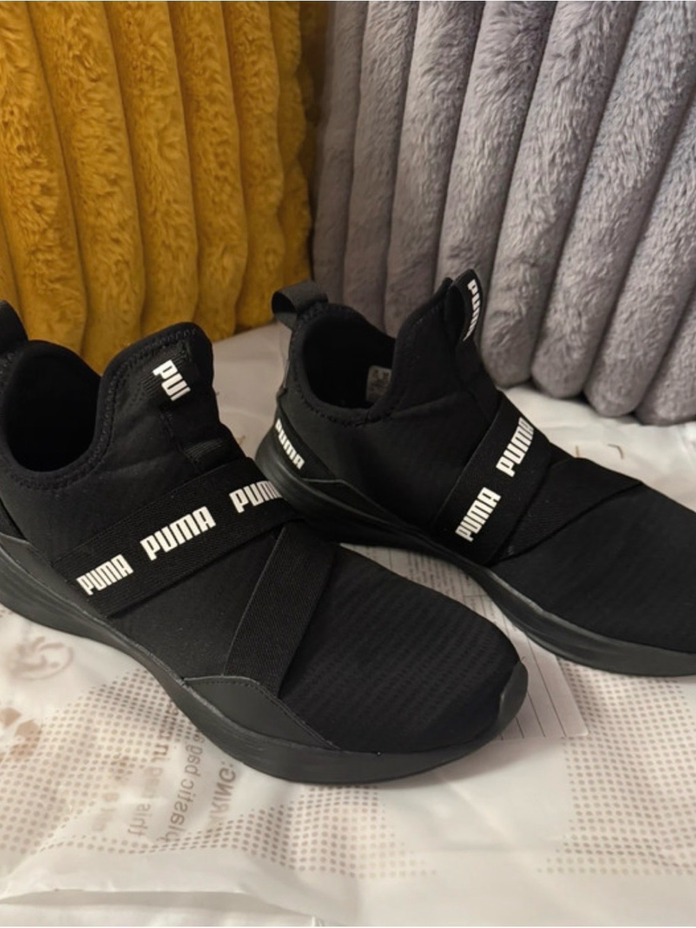 Puma Woman’s Slip-On Athletic Sneakers in Black EUC